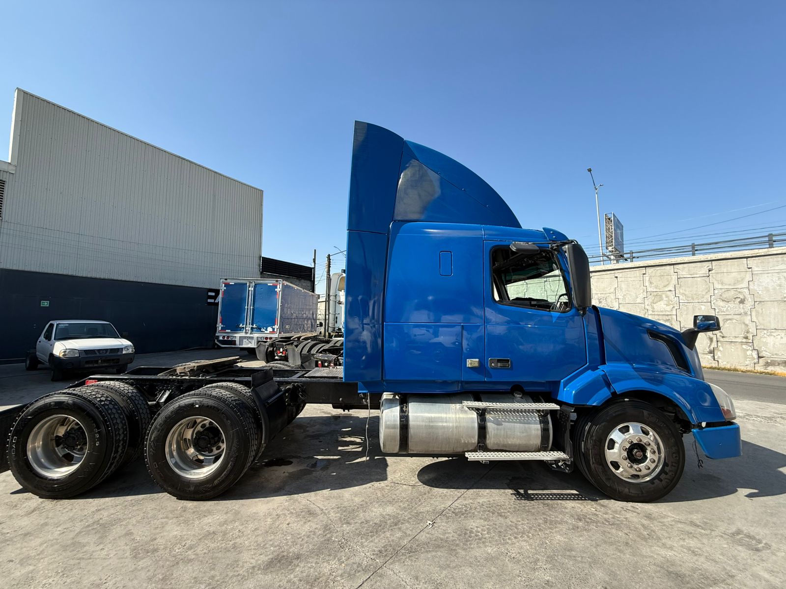 Volvo VNL  64T